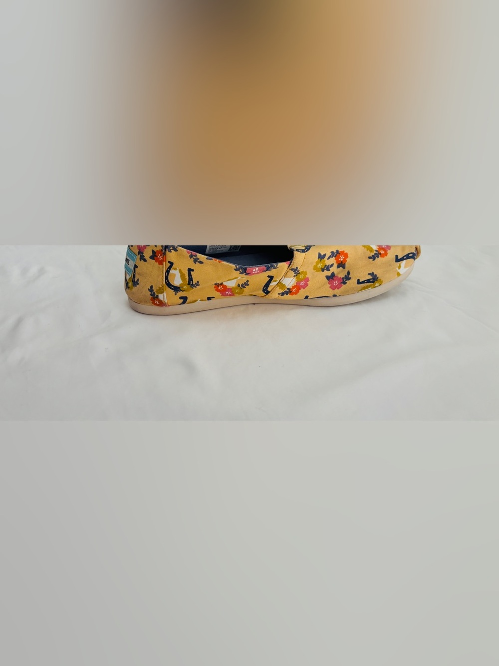 TOMS Mustard Canvas Slip-Ons with Navy Horseshoe & Floral Print Women’s Size 9 - Picture 7 of 9